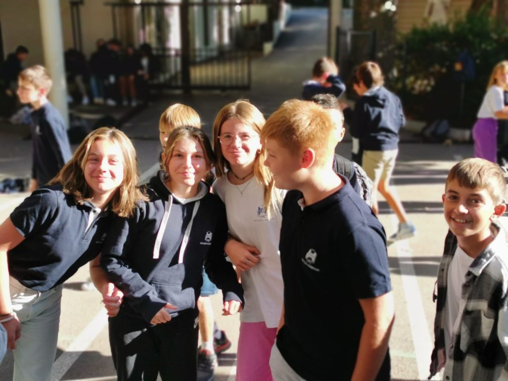 Collège Sévigné à Narbonne - Jeunes enfants souriants