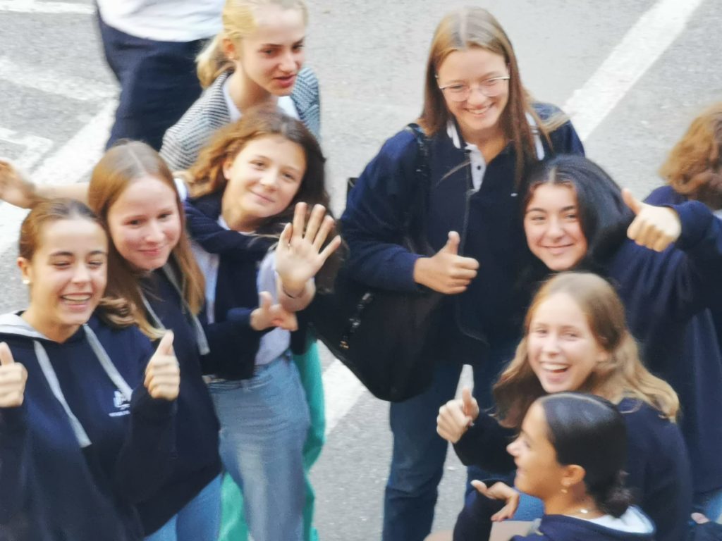 Collège Sévigné à Narbonne - Jeunes enfants souriants