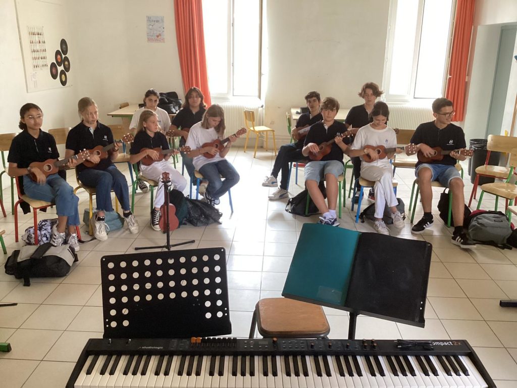 Collège Sévigné à Narbonne - Cours de Ukulélé